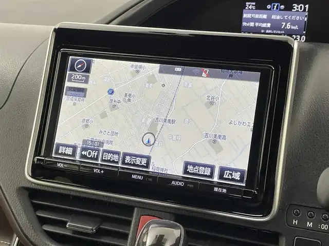 トヨタ エスクァイア Gi プレミアムパッケージ 埼玉県 2017(平29)年 3.5万km ホワイトパールクリスタルシャイン 純正15インチAW/後席フリップダウンモニター/トヨタセーフティセンス/ステアリングヒーター/ビルトインETC2.0/クルーズコントロール/両側パワースライドドア/前方ドライブレコーダー/バックカメラ/純正9インチSDナビ/フルセグテレビ/LEDヘッドライト/Fフォグ/衝突被害軽減システム/レーンキープアシスト/横滑り防止装置/盗難防止装置/純正フロアマット/スマートキー