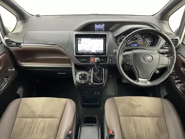 トヨタ エスクァイア Gi プレミアムパッケージ 埼玉県 2017(平29)年 3.5万km ホワイトパールクリスタルシャイン 純正15インチAW/後席フリップダウンモニター/トヨタセーフティセンス/ステアリングヒーター/ビルトインETC2.0/クルーズコントロール/両側パワースライドドア/前方ドライブレコーダー/バックカメラ/純正9インチSDナビ/フルセグテレビ/LEDヘッドライト/Fフォグ/衝突被害軽減システム/レーンキープアシスト/横滑り防止装置/盗難防止装置/純正フロアマット/スマートキー