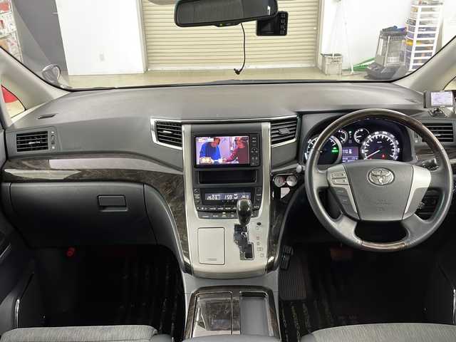 トヨタ ヴェルファイア ハイブリット ZR サイドリフトアップ 道央・札幌 2013(平25)年 4.6万km ボルドーマイカメタリック ・４ＷＤ　/ ウェルキャブ/・寒冷地仕様/・セカンドシートサイドリフトアップ）/・オートステップ/・純正メモリナビ/・ＤＶＤ・ＣＤ・ＳＤ・/・Bluetooth/フルセグ/・バックカメラ/・フリップダウンモニター/・両側パワースライドドア/・クルーズコントロール/・ワイパーデアイサー/・イオンエアコン/・３ゾーンエアコン/・社外レーダー/・社外フロントドライブレコーダー