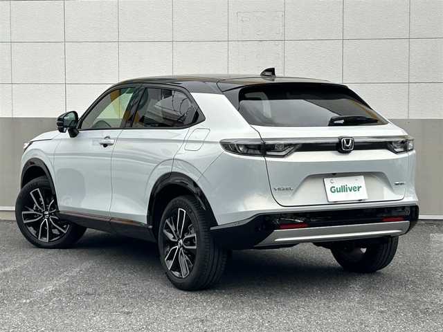ホンダ ヴェゼル ハイブリッド e:HEV PLaY 東京都 2024(令6)年 0.4万km プレミアムサンライトホワイトパール ワンオーナー/純正メモリナビ/　フルセグTV/Bluetooth/USB端子/全方位カメラ/前後ドライブレコーダー/ビルトインETC2.0/パノラマルーフ/車線逸脱警報/トラフィックジャムパイロット/追従型クルーズコントロール/コーナーセンサー/フロントデアイサー/ブラインドスポットモニター/ダウンヒルアシストコントロール/前席シートヒーター/後席チップアップシート/LEDヘッドライト/フォグランプ/オートライト/ステアリングヒーター/ステアリングスイッチ/アイドリングストップ/スマートキー×2/電動格納ミラー/ウインカーミラー/横滑り防止装置/保証書/取扱説明書/点検記録簿
