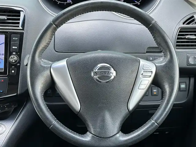 日産 セレナ ライダー パフォーマンス S HV 島根県 2014(平26)年 7.3万km ブリリアントホワイトパール エマージェンシーブレーキ/純正9インチナビ/CD/DVD/DTV/Bluetooth/アラウンドビューモニター/両側パワースライドドア /クルーズコントロール/ガラスルーフ/コーナーセンサー /LEDオートライト/スマートキー/プッシュスタート /純正フロアマット/純正ドアバイザー/アイドリングストップ/電動格納ミラー/横滑り防止装置/車椅子収納装置付き/レーンキープ