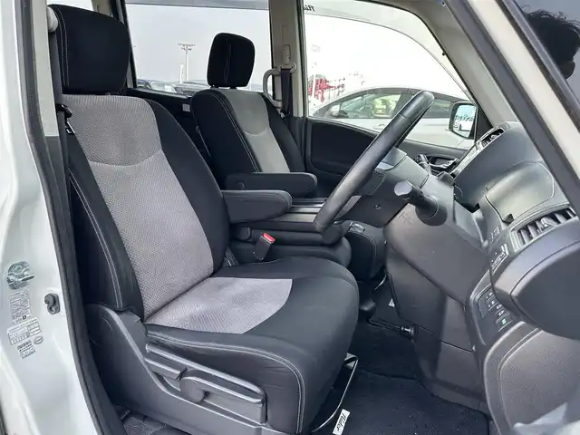 日産 セレナ ライダー パフォーマンス S HV 島根県 2014(平26)年 7.3万km ブリリアントホワイトパール エマージェンシーブレーキ/純正9インチナビ/CD/DVD/DTV/Bluetooth/アラウンドビューモニター/両側パワースライドドア /クルーズコントロール/ガラスルーフ/コーナーセンサー /LEDオートライト/スマートキー/プッシュスタート /純正フロアマット/純正ドアバイザー/アイドリングストップ/電動格納ミラー/横滑り防止装置/車椅子収納装置付き/レーンキープ