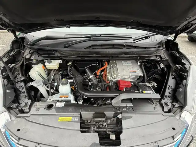 日産 セレナ e－パワー ハイウェイスター V 千葉県 2021(令3)年 6.4万km ダイヤモンドブラック 純正SDナビ(CD/DVD/FM/AM/Bluetooth/フルセグTV)/プロパイロット /アラウンドビューモニター/インテリジェントエマージェンシーブレーキ/踏み間違い防止アシスト/後側方衝突防止支援システム/車線逸脱支援システム/標識検知機能/インテリジェントルームミラー/ハンスフリーオートスライドドア/ETC/スマートキ