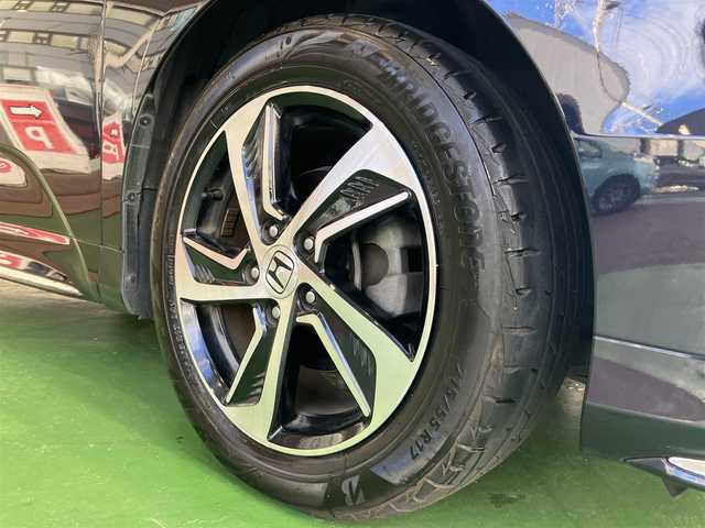 ホンダ オデッセイ アブソルート 神奈川県 2014(平26)年 4.4万km プレミアムヴィーナスブラックP ワンオーナー/新車時保証書/取扱説明書/フリップダウンモニター/衝突軽減ブレーキ/LEDヘッドライト/フォグライト/全方位モニター/ハーフレザーシート/三列目収納