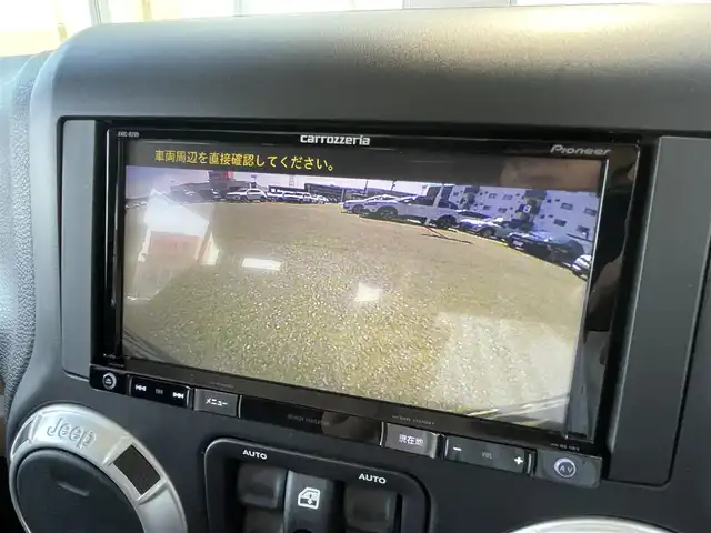 クライスラー・ジープ ジープ ラングラー アンリミテッド サハラ 石川県 2016(平28)年 5.3万km ブライトホワイト 社外メモリナビ/（DTV/DVD/Bluetooth）/バックカメラ/ETC/クルーズコントロール/革巻きステアリング/ステアリングスイッチ/MTモード付AT/ダウンヒルアシスト/ヘッドライトレベライザー/アルパインスピーカー/フロアマット/シガーソケット/フォグランプ/ドアバイザー