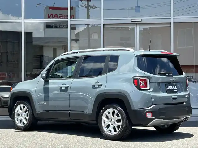 クライスラー・ジープ ジープ レネゲード リミテッド 福岡県 2018(平30)年 6.2万km グレー ナビ　/フルセグＴＶ　/バックカメラ　/ＡＣＣ　/ＢＳＭ　/レーンキープ　/コーナーセンサー　/黒レザーシート　/パワーシート　/シートヒーター　/ステアリングヒーター　/ＢｌｕｅＴｏｏｔｈ接続　/スマートキー