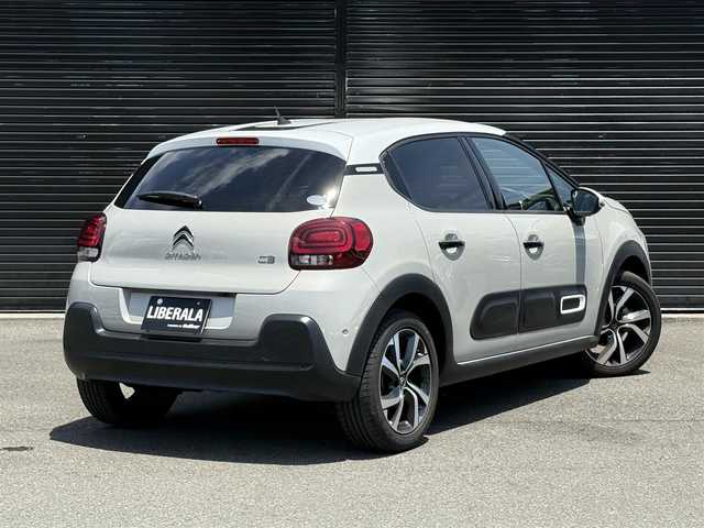 シトロエン Ｃ３ エディション2021 静岡県 2021(令3)年 3.1万km ベージュ ハーフレザーシート/ブラインドスポットアシスト/純正ディスプレイオーディオ/(Bluetooth/CarPlay/MirrorLink)/衝突被害軽減システム/バックカメラ/クルーズコントロール/レーンキープアシスト/パーキングアシスト/スマートキー/ETC/ミラー型ドライブレコーダー/純正フロアマット/純正17インチアルミホイール/保証書/取扱説明書/スペアキー