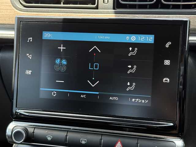 シトロエン Ｃ３ エディション2021 静岡県 2021(令3)年 3.1万km ベージュ ハーフレザーシート/ブラインドスポットアシスト/純正ディスプレイオーディオ/(Bluetooth/CarPlay/MirrorLink)/衝突被害軽減システム/バックカメラ/クルーズコントロール/レーンキープアシスト/パーキングアシスト/スマートキー/ETC/ミラー型ドライブレコーダー/純正フロアマット/純正17インチアルミホイール/保証書/取扱説明書/スペアキー