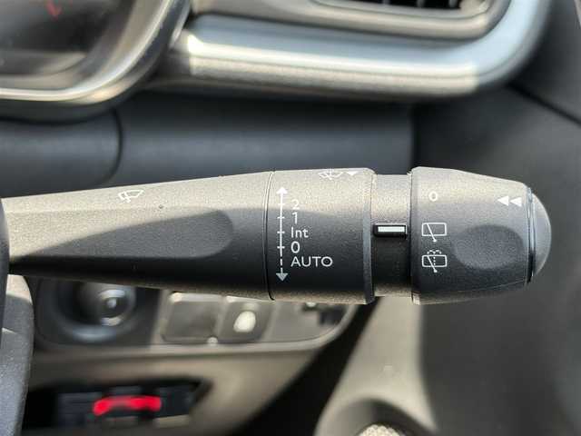 シトロエン Ｃ３ エディション2021 静岡県 2021(令3)年 3.1万km ベージュ ハーフレザーシート/ブラインドスポットアシスト/純正ディスプレイオーディオ/(Bluetooth/CarPlay/MirrorLink)/衝突被害軽減システム/バックカメラ/クルーズコントロール/レーンキープアシスト/パーキングアシスト/スマートキー/ETC/ミラー型ドライブレコーダー/純正フロアマット/純正17インチアルミホイール/保証書/取扱説明書/スペアキー