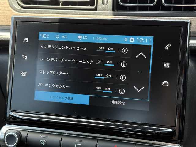 シトロエン Ｃ３ エディション2021 静岡県 2021(令3)年 3.1万km ベージュ ハーフレザーシート/ブラインドスポットアシスト/純正ディスプレイオーディオ/(Bluetooth/CarPlay/MirrorLink)/衝突被害軽減システム/バックカメラ/クルーズコントロール/レーンキープアシスト/パーキングアシスト/スマートキー/ETC/ミラー型ドライブレコーダー/純正フロアマット/純正17インチアルミホイール/保証書/取扱説明書/スペアキー
