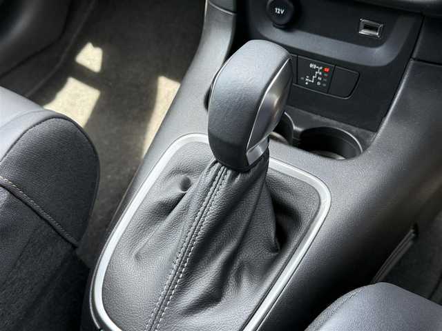 シトロエン Ｃ３ エディション2021 静岡県 2021(令3)年 3.1万km ベージュ ハーフレザーシート/ブラインドスポットアシスト/純正ディスプレイオーディオ/(Bluetooth/CarPlay/MirrorLink)/衝突被害軽減システム/バックカメラ/クルーズコントロール/レーンキープアシスト/パーキングアシスト/スマートキー/ETC/ミラー型ドライブレコーダー/純正フロアマット/純正17インチアルミホイール/保証書/取扱説明書/スペアキー