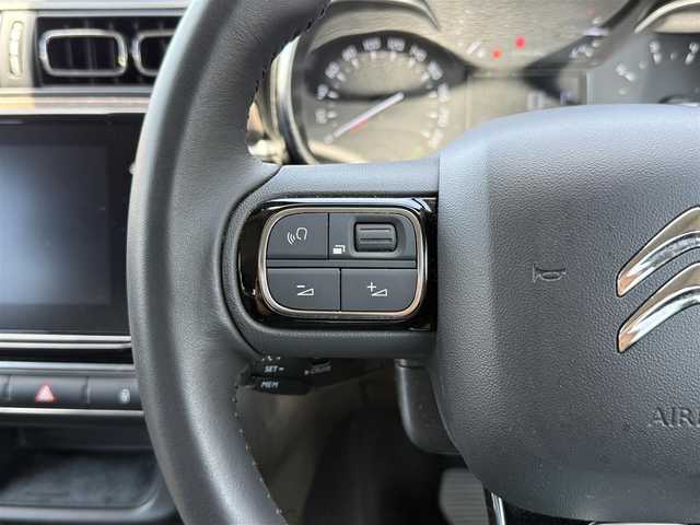 シトロエン Ｃ３ エディション2021 静岡県 2021(令3)年 3.1万km ベージュ ハーフレザーシート/ブラインドスポットアシスト/純正ディスプレイオーディオ/(Bluetooth/CarPlay/MirrorLink)/衝突被害軽減システム/バックカメラ/クルーズコントロール/レーンキープアシスト/パーキングアシスト/スマートキー/ETC/ミラー型ドライブレコーダー/純正フロアマット/純正17インチアルミホイール/保証書/取扱説明書/スペアキー