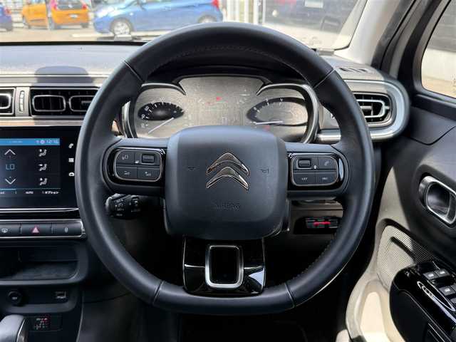 シトロエン Ｃ３ エディション2021 静岡県 2021(令3)年 3.1万km ベージュ ハーフレザーシート/ブラインドスポットアシスト/純正ディスプレイオーディオ/(Bluetooth/CarPlay/MirrorLink)/衝突被害軽減システム/バックカメラ/クルーズコントロール/レーンキープアシスト/パーキングアシスト/スマートキー/ETC/ミラー型ドライブレコーダー/純正フロアマット/純正17インチアルミホイール/保証書/取扱説明書/スペアキー