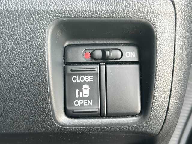 ホンダ Ｎ ＢＯＸ カスタム G Lパッケージ 岐阜県 2015(平27)年 7.5万km スマートブラック 登録時走行距離：74291km/ワンオーナー/社外SDナビ/フルセグテレビ・Bluetooth・CD・DVD/バックカメラ/片側パワースライドドア/衝突被害軽減システム/ウィンカーミラー/プッシュスタート/スマートキー/スペアキー1本/フォグライト/ドアバイザー/純正14インチアルミホイール/保証書/取扱説明書/キセノンヘッドライト/オートライト