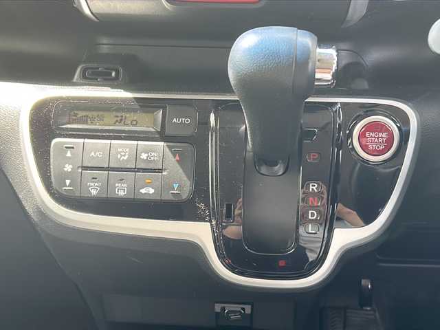 ホンダ Ｎ ＢＯＸ カスタム G Lパッケージ 岐阜県 2015(平27)年 7.5万km スマートブラック 登録時走行距離：74291km/ワンオーナー/社外SDナビ/フルセグテレビ・Bluetooth・CD・DVD/バックカメラ/片側パワースライドドア/衝突被害軽減システム/ウィンカーミラー/プッシュスタート/スマートキー/スペアキー1本/フォグライト/ドアバイザー/純正14インチアルミホイール/保証書/取扱説明書/キセノンヘッドライト/オートライト