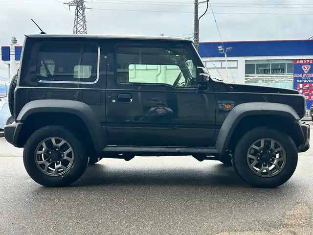 スズキ ジムニー シエラ JC 富山県 2024(令6)年 1.3万km 黒 社外ナビ/フルセグテレビ/Bluetooth接続/USB接続/AM/FMラジオ/DVD/CD再生/アイドリングストップ/プッシュスタート/クルーズコントロール/４WD/シートシートヒーター/オートエアコン/横滑り防止/衝突軽減/車線逸脱防止