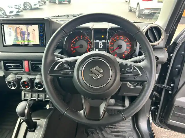 スズキ ジムニー シエラ JC 富山県 2024(令6)年 1.3万km 黒 社外ナビ/フルセグテレビ/Bluetooth接続/USB接続/AM/FMラジオ/DVD/CD再生/アイドリングストップ/プッシュスタート/クルーズコントロール/４WD/シートシートヒーター/オートエアコン/横滑り防止/衝突軽減/車線逸脱防止