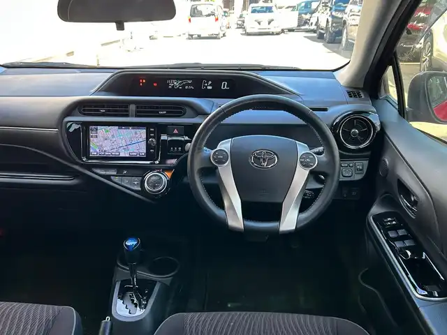 トヨタ アクア G 愛知県 2016(平28)年 1.1万km スーパーレッドⅤ ワンオーナー/TOYOTA SAFETY SENSE C/・プリクラッシュセーフティ/・レーンディパーチャーアラート/・オートマチックハイビーム/クルーズコントロール/純正ナビ〈NSZT-W６６T〉/DVD/Bluetooth/地デジTV/バックカメラ/前席シートヒーター/ビルトインETC/純正ドライブレコーダー〈DRT-H66A〉/純正１５インチAW/スマートキー＆プッシュスタート