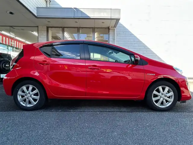 トヨタ アクア G 愛知県 2016(平28)年 1.1万km スーパーレッドⅤ ワンオーナー/TOYOTA SAFETY SENSE C/・プリクラッシュセーフティ/・レーンディパーチャーアラート/・オートマチックハイビーム/クルーズコントロール/純正ナビ〈NSZT-W６６T〉/DVD/Bluetooth/地デジTV/バックカメラ/前席シートヒーター/ビルトインETC/純正ドライブレコーダー〈DRT-H66A〉/純正１５インチAW/スマートキー＆プッシュスタート