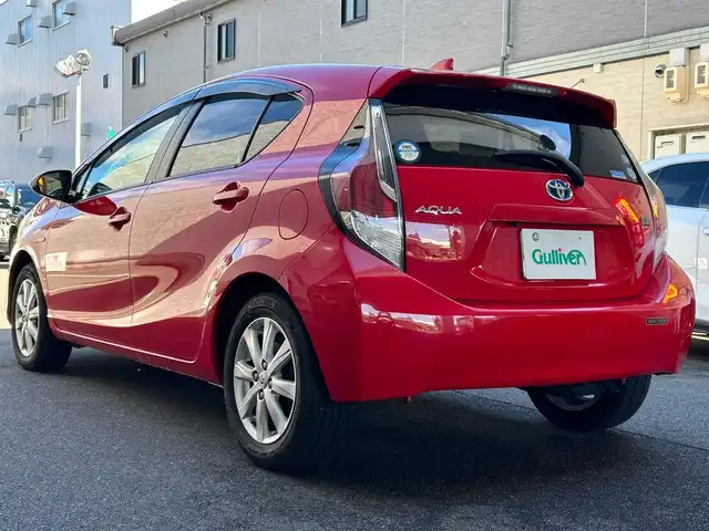 トヨタ アクア G 愛知県 2016(平28)年 1.1万km スーパーレッドⅤ ワンオーナー/TOYOTA SAFETY SENSE C/・プリクラッシュセーフティ/・レーンディパーチャーアラート/・オートマチックハイビーム/クルーズコントロール/純正ナビ〈NSZT-W６６T〉/DVD/Bluetooth/地デジTV/バックカメラ/前席シートヒーター/ビルトインETC/純正ドライブレコーダー〈DRT-H66A〉/純正１５インチAW/スマートキー＆プッシュスタート