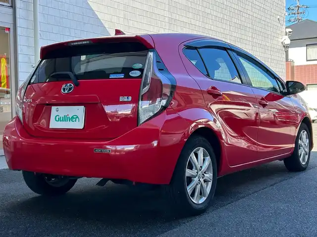 トヨタ アクア G 愛知県 2016(平28)年 1.1万km スーパーレッドⅤ ワンオーナー/TOYOTA SAFETY SENSE C/・プリクラッシュセーフティ/・レーンディパーチャーアラート/・オートマチックハイビーム/クルーズコントロール/純正ナビ〈NSZT-W６６T〉/DVD/Bluetooth/地デジTV/バックカメラ/前席シートヒーター/ビルトインETC/純正ドライブレコーダー〈DRT-H66A〉/純正１５インチAW/スマートキー＆プッシュスタート