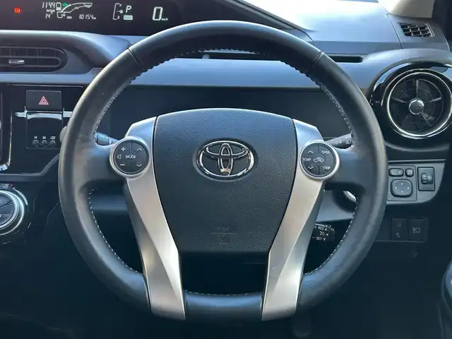 トヨタ アクア G 愛知県 2016(平28)年 1.1万km スーパーレッドⅤ ワンオーナー/TOYOTA SAFETY SENSE C/・プリクラッシュセーフティ/・レーンディパーチャーアラート/・オートマチックハイビーム/クルーズコントロール/純正ナビ〈NSZT-W６６T〉/DVD/Bluetooth/地デジTV/バックカメラ/前席シートヒーター/ビルトインETC/純正ドライブレコーダー〈DRT-H66A〉/純正１５インチAW/スマートキー＆プッシュスタート