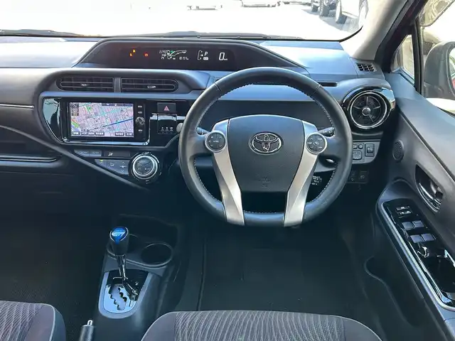 トヨタ アクア G 愛知県 2016(平28)年 1.1万km スーパーレッドⅤ ワンオーナー/TOYOTA SAFETY SENSE C/・プリクラッシュセーフティ/・レーンディパーチャーアラート/・オートマチックハイビーム/クルーズコントロール/純正ナビ〈NSZT-W６６T〉/DVD/Bluetooth/地デジTV/バックカメラ/前席シートヒーター/ビルトインETC/純正ドライブレコーダー〈DRT-H66A〉/純正１５インチAW/スマートキー＆プッシュスタート