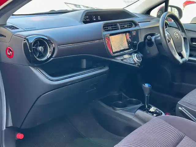 トヨタ アクア G 愛知県 2016(平28)年 1.1万km スーパーレッドⅤ ワンオーナー/TOYOTA SAFETY SENSE C/・プリクラッシュセーフティ/・レーンディパーチャーアラート/・オートマチックハイビーム/クルーズコントロール/純正ナビ〈NSZT-W６６T〉/DVD/Bluetooth/地デジTV/バックカメラ/前席シートヒーター/ビルトインETC/純正ドライブレコーダー〈DRT-H66A〉/純正１５インチAW/スマートキー＆プッシュスタート