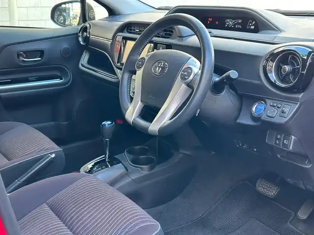 トヨタ アクア G 愛知県 2016(平28)年 1.1万km スーパーレッドⅤ ワンオーナー/TOYOTA SAFETY SENSE C/・プリクラッシュセーフティ/・レーンディパーチャーアラート/・オートマチックハイビーム/クルーズコントロール/純正ナビ〈NSZT-W６６T〉/DVD/Bluetooth/地デジTV/バックカメラ/前席シートヒーター/ビルトインETC/純正ドライブレコーダー〈DRT-H66A〉/純正１５インチAW/スマートキー＆プッシュスタート