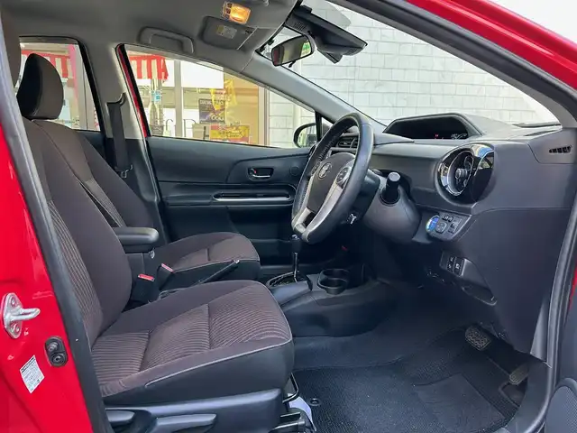 トヨタ アクア G 愛知県 2016(平28)年 1.1万km スーパーレッドⅤ ワンオーナー/TOYOTA SAFETY SENSE C/・プリクラッシュセーフティ/・レーンディパーチャーアラート/・オートマチックハイビーム/クルーズコントロール/純正ナビ〈NSZT-W６６T〉/DVD/Bluetooth/地デジTV/バックカメラ/前席シートヒーター/ビルトインETC/純正ドライブレコーダー〈DRT-H66A〉/純正１５インチAW/スマートキー＆プッシュスタート