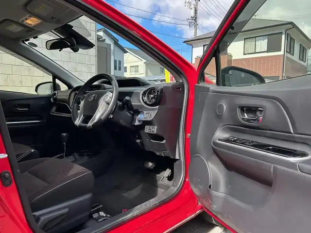 トヨタ アクア G 愛知県 2016(平28)年 1.1万km スーパーレッドⅤ ワンオーナー/TOYOTA SAFETY SENSE C/・プリクラッシュセーフティ/・レーンディパーチャーアラート/・オートマチックハイビーム/クルーズコントロール/純正ナビ〈NSZT-W６６T〉/DVD/Bluetooth/地デジTV/バックカメラ/前席シートヒーター/ビルトインETC/純正ドライブレコーダー〈DRT-H66A〉/純正１５インチAW/スマートキー＆プッシュスタート