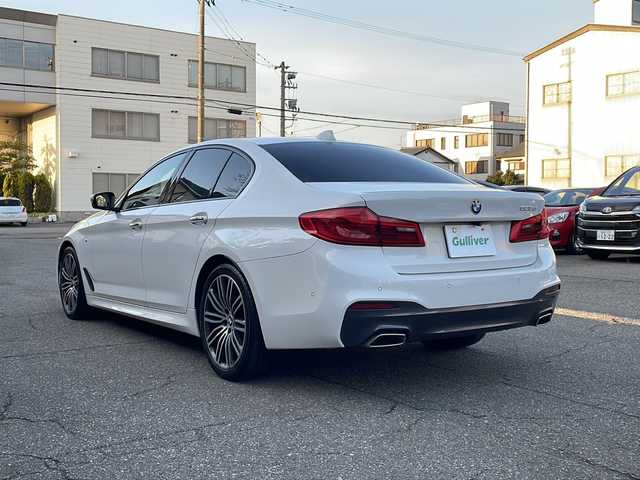 ＢＭＷ ５２３ｄ Mスポーツ 福井県 2019(平31)年 6万km アルピンホワイトⅢ メーカー純正HDDナビゲーション/（CD/DVDS/BT）/フルセグテレビ/360°カメラ/プリクラッシュセーフティ/レーンキープアシスト/アダプティブクルーズコントロール/パーキングアシスト/ヘッドアップディスプレイ/ブラインドスポットモニター/黒革シート/パワーシート/（シートメモリ付き）/シートヒーター/電動リアゲート/純正19インチアルミホイール/ディーゼルターボ/パドルシフト/クリアランスソナー/LEDヘッドライト/LEDフォグランプ/ドライブレコーダー/ETC2.0 （ミラー型）/USBポート/置くだけ充電/ステアリングリモコン/オートライト/オートマチックハイビーム/スマートキー/プッシュスタート/保証書/取扱説明書