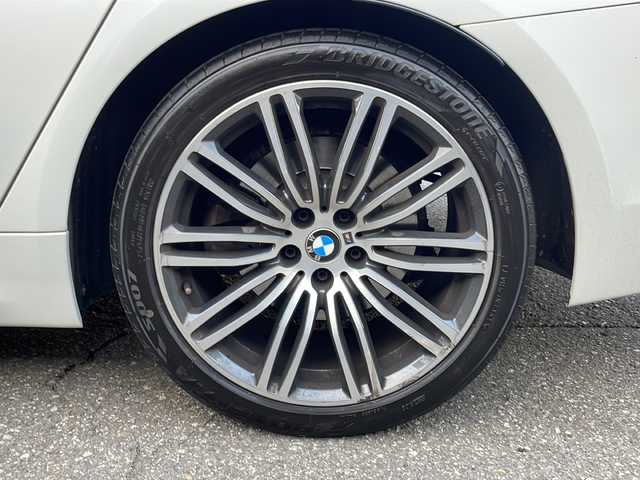 ＢＭＷ ５２３ｄ Mスポーツ 福井県 2019(平31)年 6万km アルピンホワイトⅢ メーカー純正HDDナビゲーション/（CD/DVDS/BT）/フルセグテレビ/360°カメラ/プリクラッシュセーフティ/レーンキープアシスト/アダプティブクルーズコントロール/パーキングアシスト/ヘッドアップディスプレイ/ブラインドスポットモニター/黒革シート/パワーシート/（シートメモリ付き）/シートヒーター/電動リアゲート/純正19インチアルミホイール/ディーゼルターボ/パドルシフト/クリアランスソナー/LEDヘッドライト/LEDフォグランプ/ドライブレコーダー/ETC2.0 （ミラー型）/USBポート/置くだけ充電/ステアリングリモコン/オートライト/オートマチックハイビーム/スマートキー/プッシュスタート/保証書/取扱説明書