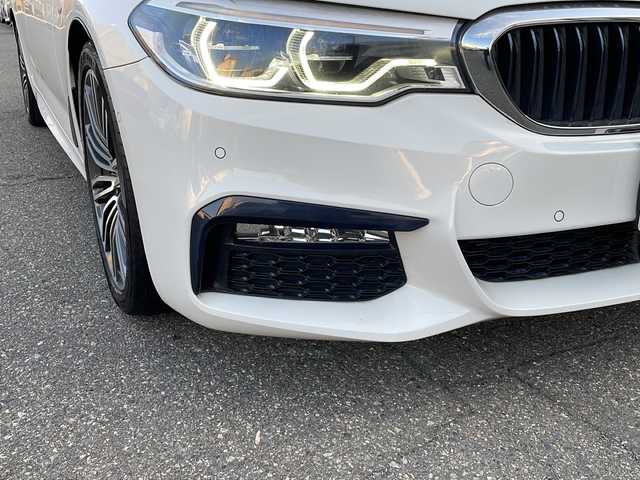 ＢＭＷ ５２３ｄ Mスポーツ 福井県 2019(平31)年 6万km アルピンホワイトⅢ メーカー純正HDDナビゲーション/（CD/DVDS/BT）/フルセグテレビ/360°カメラ/プリクラッシュセーフティ/レーンキープアシスト/アダプティブクルーズコントロール/パーキングアシスト/ヘッドアップディスプレイ/ブラインドスポットモニター/黒革シート/パワーシート/（シートメモリ付き）/シートヒーター/電動リアゲート/純正19インチアルミホイール/ディーゼルターボ/パドルシフト/クリアランスソナー/LEDヘッドライト/LEDフォグランプ/ドライブレコーダー/ETC2.0 （ミラー型）/USBポート/置くだけ充電/ステアリングリモコン/オートライト/オートマチックハイビーム/スマートキー/プッシュスタート/保証書/取扱説明書