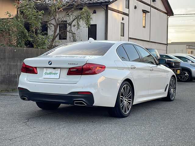 ＢＭＷ ５２３ｄ Mスポーツ 福井県 2019(平31)年 6万km アルピンホワイトⅢ メーカー純正HDDナビゲーション/（CD/DVDS/BT）/フルセグテレビ/360°カメラ/プリクラッシュセーフティ/レーンキープアシスト/アダプティブクルーズコントロール/パーキングアシスト/ヘッドアップディスプレイ/ブラインドスポットモニター/黒革シート/パワーシート/（シートメモリ付き）/シートヒーター/電動リアゲート/純正19インチアルミホイール/ディーゼルターボ/パドルシフト/クリアランスソナー/LEDヘッドライト/LEDフォグランプ/ドライブレコーダー/ETC2.0 （ミラー型）/USBポート/置くだけ充電/ステアリングリモコン/オートライト/オートマチックハイビーム/スマートキー/プッシュスタート/保証書/取扱説明書