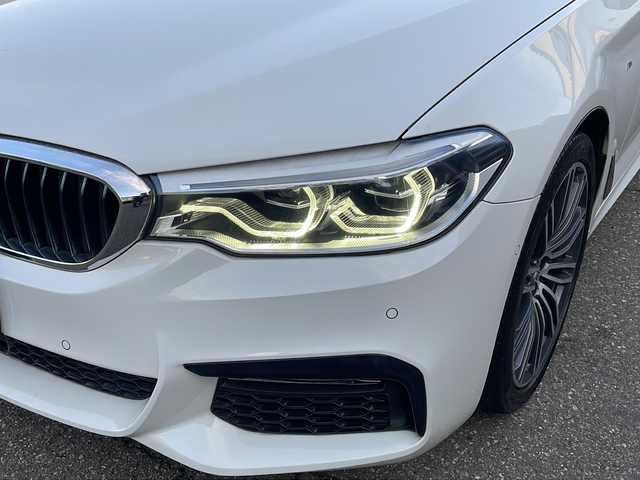 ＢＭＷ ５２３ｄ Mスポーツ 福井県 2019(平31)年 6万km アルピンホワイトⅢ メーカー純正HDDナビゲーション/（CD/DVDS/BT）/フルセグテレビ/360°カメラ/プリクラッシュセーフティ/レーンキープアシスト/アダプティブクルーズコントロール/パーキングアシスト/ヘッドアップディスプレイ/ブラインドスポットモニター/黒革シート/パワーシート/（シートメモリ付き）/シートヒーター/電動リアゲート/純正19インチアルミホイール/ディーゼルターボ/パドルシフト/クリアランスソナー/LEDヘッドライト/LEDフォグランプ/ドライブレコーダー/ETC2.0 （ミラー型）/USBポート/置くだけ充電/ステアリングリモコン/オートライト/オートマチックハイビーム/スマートキー/プッシュスタート/保証書/取扱説明書