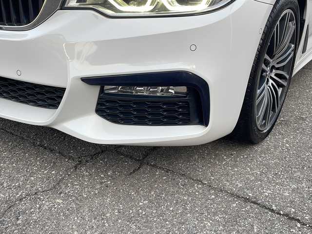 ＢＭＷ ５２３ｄ Mスポーツ 福井県 2019(平31)年 6万km アルピンホワイトⅢ メーカー純正HDDナビゲーション/（CD/DVDS/BT）/フルセグテレビ/360°カメラ/プリクラッシュセーフティ/レーンキープアシスト/アダプティブクルーズコントロール/パーキングアシスト/ヘッドアップディスプレイ/ブラインドスポットモニター/黒革シート/パワーシート/（シートメモリ付き）/シートヒーター/電動リアゲート/純正19インチアルミホイール/ディーゼルターボ/パドルシフト/クリアランスソナー/LEDヘッドライト/LEDフォグランプ/ドライブレコーダー/ETC2.0 （ミラー型）/USBポート/置くだけ充電/ステアリングリモコン/オートライト/オートマチックハイビーム/スマートキー/プッシュスタート/保証書/取扱説明書
