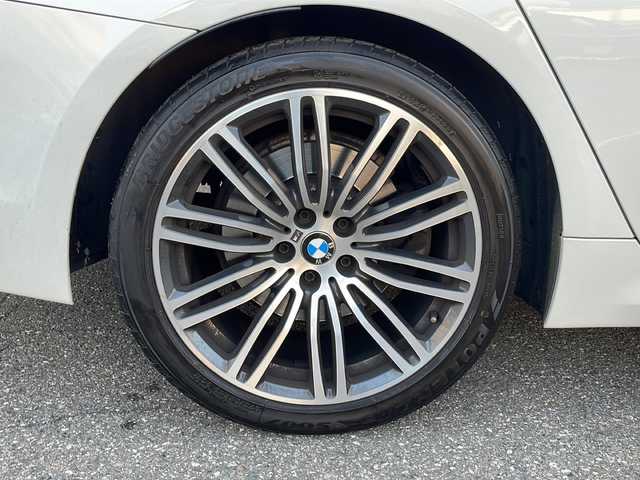 ＢＭＷ ５２３ｄ Mスポーツ 福井県 2019(平31)年 6万km アルピンホワイトⅢ メーカー純正HDDナビゲーション/（CD/DVDS/BT）/フルセグテレビ/360°カメラ/プリクラッシュセーフティ/レーンキープアシスト/アダプティブクルーズコントロール/パーキングアシスト/ヘッドアップディスプレイ/ブラインドスポットモニター/黒革シート/パワーシート/（シートメモリ付き）/シートヒーター/電動リアゲート/純正19インチアルミホイール/ディーゼルターボ/パドルシフト/クリアランスソナー/LEDヘッドライト/LEDフォグランプ/ドライブレコーダー/ETC2.0 （ミラー型）/USBポート/置くだけ充電/ステアリングリモコン/オートライト/オートマチックハイビーム/スマートキー/プッシュスタート/保証書/取扱説明書