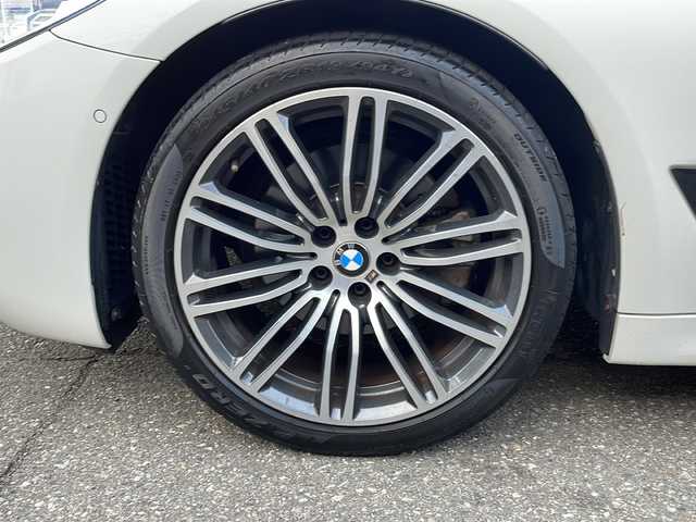 ＢＭＷ ５２３ｄ Mスポーツ 福井県 2019(平31)年 6万km アルピンホワイトⅢ メーカー純正HDDナビゲーション/（CD/DVDS/BT）/フルセグテレビ/360°カメラ/プリクラッシュセーフティ/レーンキープアシスト/アダプティブクルーズコントロール/パーキングアシスト/ヘッドアップディスプレイ/ブラインドスポットモニター/黒革シート/パワーシート/（シートメモリ付き）/シートヒーター/電動リアゲート/純正19インチアルミホイール/ディーゼルターボ/パドルシフト/クリアランスソナー/LEDヘッドライト/LEDフォグランプ/ドライブレコーダー/ETC2.0 （ミラー型）/USBポート/置くだけ充電/ステアリングリモコン/オートライト/オートマチックハイビーム/スマートキー/プッシュスタート/保証書/取扱説明書