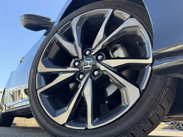 ホンダ シビック ハッチバック 兵庫県 2019(平31)年 3.6万km 黒 ホンダセンシング/社外ナビ/フルセグTV/バックカメラ/ETC/純正18インチアルミホイール/LEDヘッドライト/パドルシフト/シートヒーター/クルーズコントロール/ステアリングリモコン/スマートキー/プッシュスタート/ドアバイザー