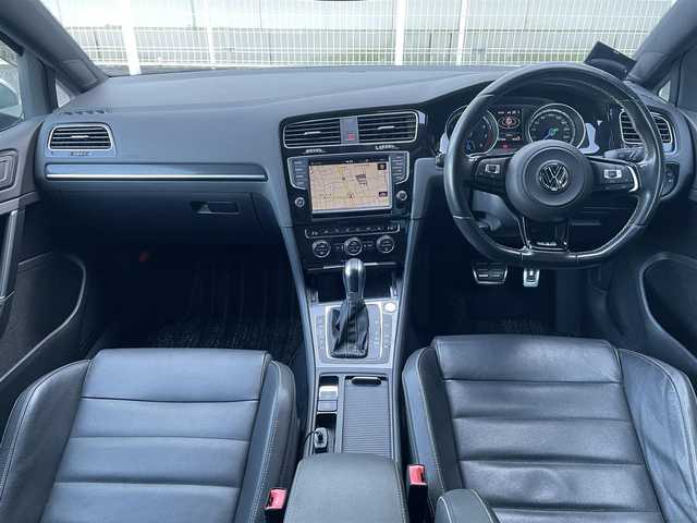 フォルクスワーゲン ゴルフ Ｒ 愛知県 2017(平29)年 12.8万km 黒 /禁煙//純正ナビ/AUX/BT/TV/CD/DVD//黒本革シート/前席シートヒーター//ACC/衝突軽減システム/BSM//バックカメラ//クリアランスソナー//照明付バニティミラー//ハーフレザーシート//横滑り防止システム//革巻きステアリング/ステアリングスイッチ//LEDヘッドライト/フォグ//電動パーキングブレーキ//オートホールド//純正18インチAW//純正フロアマット/ドアバイザー//保証書/取扱説明書