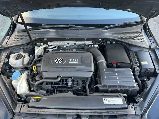 フォルクスワーゲン ゴルフ Ｒ 愛知県 2017(平29)年 12.8万km 黒 /禁煙//純正ナビ/AUX/BT/TV/CD/DVD//黒本革シート/前席シートヒーター//ACC/衝突軽減システム/BSM//バックカメラ//クリアランスソナー//照明付バニティミラー//ハーフレザーシート//横滑り防止システム//革巻きステアリング/ステアリングスイッチ//LEDヘッドライト/フォグ//電動パーキングブレーキ//オートホールド//純正18インチAW//純正フロアマット/ドアバイザー//保証書/取扱説明書