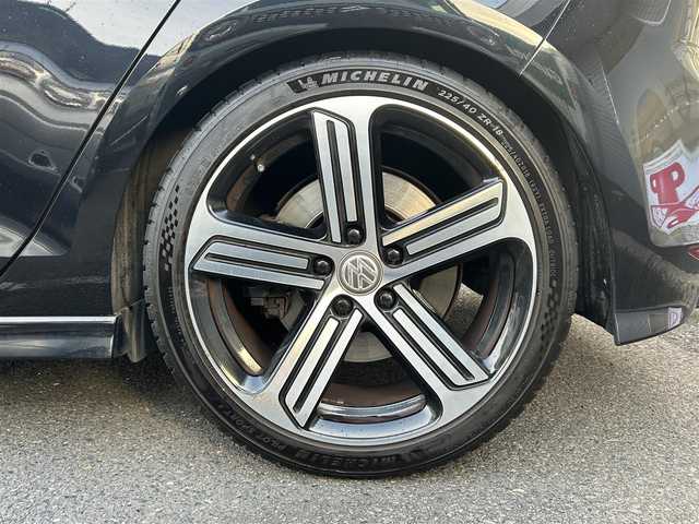 フォルクスワーゲン ゴルフ Ｒ 愛知県 2017(平29)年 12.8万km 黒 /禁煙//純正ナビ/AUX/BT/TV/CD/DVD//黒本革シート/前席シートヒーター//ACC/衝突軽減システム/BSM//バックカメラ//クリアランスソナー//照明付バニティミラー//ハーフレザーシート//横滑り防止システム//革巻きステアリング/ステアリングスイッチ//LEDヘッドライト/フォグ//電動パーキングブレーキ//オートホールド//純正18インチAW//純正フロアマット/ドアバイザー//保証書/取扱説明書