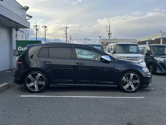 フォルクスワーゲン ゴルフ Ｒ 愛知県 2017(平29)年 12.8万km 黒 /禁煙//純正ナビ/AUX/BT/TV/CD/DVD//黒本革シート/前席シートヒーター//ACC/衝突軽減システム/BSM//バックカメラ//クリアランスソナー//照明付バニティミラー//ハーフレザーシート//横滑り防止システム//革巻きステアリング/ステアリングスイッチ//LEDヘッドライト/フォグ//電動パーキングブレーキ//オートホールド//純正18インチAW//純正フロアマット/ドアバイザー//保証書/取扱説明書