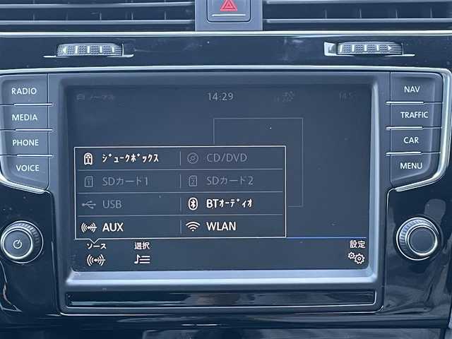 フォルクスワーゲン ゴルフ Ｒ 愛知県 2017(平29)年 12.8万km 黒 /禁煙//純正ナビ/AUX/BT/TV/CD/DVD//黒本革シート/前席シートヒーター//ACC/衝突軽減システム/BSM//バックカメラ//クリアランスソナー//照明付バニティミラー//ハーフレザーシート//横滑り防止システム//革巻きステアリング/ステアリングスイッチ//LEDヘッドライト/フォグ//電動パーキングブレーキ//オートホールド//純正18インチAW//純正フロアマット/ドアバイザー//保証書/取扱説明書