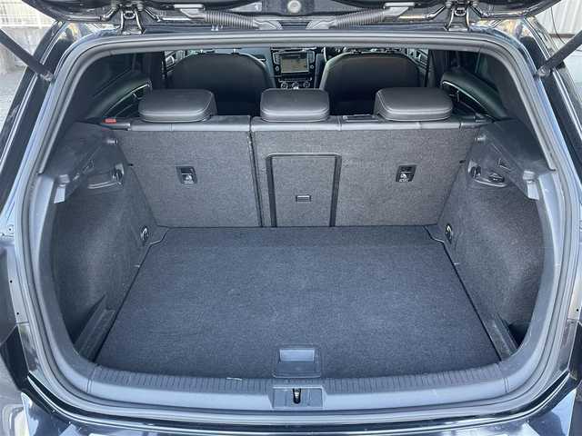 フォルクスワーゲン ゴルフ Ｒ 愛知県 2017(平29)年 12.8万km 黒 /禁煙//純正ナビ/AUX/BT/TV/CD/DVD//黒本革シート/前席シートヒーター//ACC/衝突軽減システム/BSM//バックカメラ//クリアランスソナー//照明付バニティミラー//ハーフレザーシート//横滑り防止システム//革巻きステアリング/ステアリングスイッチ//LEDヘッドライト/フォグ//電動パーキングブレーキ//オートホールド//純正18インチAW//純正フロアマット/ドアバイザー//保証書/取扱説明書