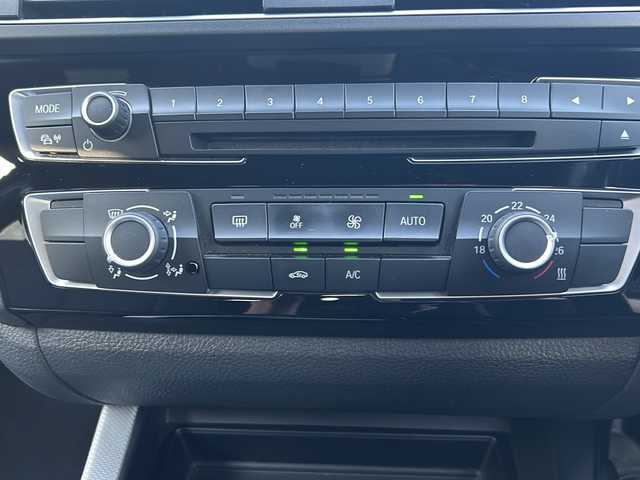 ＢＭＷ １１８ｄ Mスポーツ 鳥取県 2017(平29)年 8.2万km 黒 インテリジェントセーフティ/・衝突警告・被害軽減ブレーキ/車線逸脱警告/メーカーHDDナビ/・CD/DVD/Bluetooth/AUX/バックカメラ/スマートキー/プッシュスタート/・スマートキー2本あり/ミラー一体型ETC/前後ドライブレコーダー/BMW CLEAN DIESEL/LEDヘッドライト/オートライト/純正18AW/W&サイドエアバック/カーテンエアバック