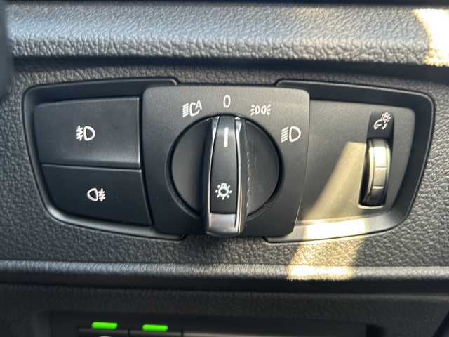 ＢＭＷ １１８ｄ Mスポーツ 鳥取県 2017(平29)年 8.2万km 黒 インテリジェントセーフティ/・衝突警告・被害軽減ブレーキ/車線逸脱警告/メーカーHDDナビ/・CD/DVD/Bluetooth/AUX/バックカメラ/スマートキー/プッシュスタート/・スマートキー2本あり/ミラー一体型ETC/前後ドライブレコーダー/BMW CLEAN DIESEL/LEDヘッドライト/オートライト/純正18AW/W&サイドエアバック/カーテンエアバック