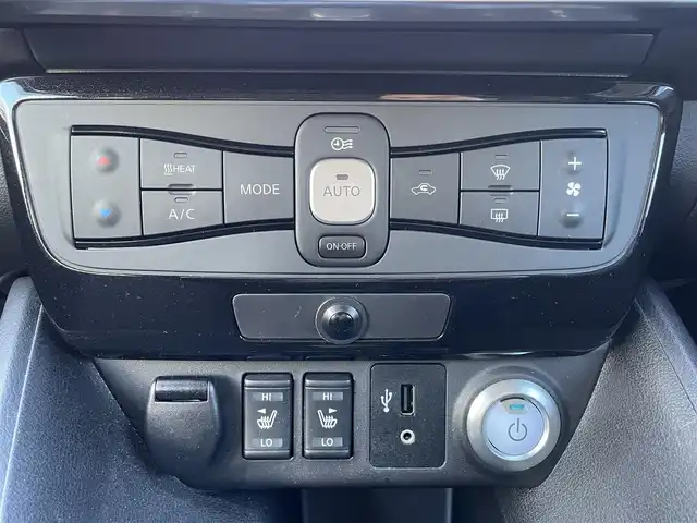 日産 リーフ X 10万台記念車 宮城県 2019(平31)年 4.8万km スーパーブラック 特別仕様車/ワンオーナー/純正メーカーナビ/CD/DVD/BT/フルセグTV/USB/AUX/バックカメラ/プロパイロット/ACC/衝突被害軽減システム/踏み間違い衝突防止アシスト/全席シートヒーター/ステアリングヒーター/eペダル/コーナーセンサー/純正16インチアルミ＆スタッドレス/純正17インチアルミ＆ノーマルタイヤ積込/充電ケーブル積込/スペアキー/保証書＆取扱説明書＆ナビ説明書