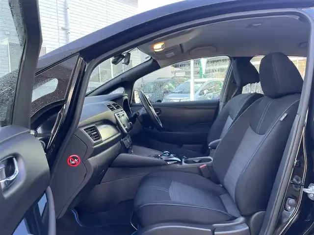 日産 リーフ X 10万台記念車 宮城県 2019(平31)年 4.8万km スーパーブラック 特別仕様車/ワンオーナー/純正メーカーナビ/CD/DVD/BT/フルセグTV/USB/AUX/バックカメラ/プロパイロット/ACC/衝突被害軽減システム/踏み間違い衝突防止アシスト/全席シートヒーター/ステアリングヒーター/eペダル/コーナーセンサー/純正16インチアルミ＆スタッドレス/純正17インチアルミ＆ノーマルタイヤ積込/充電ケーブル積込/スペアキー/保証書＆取扱説明書＆ナビ説明書